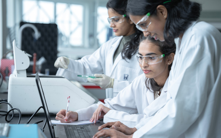 Three female researchers in the laboratory.